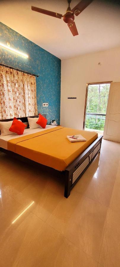 Royal Black Pepper Cottage Yercaud Room photo